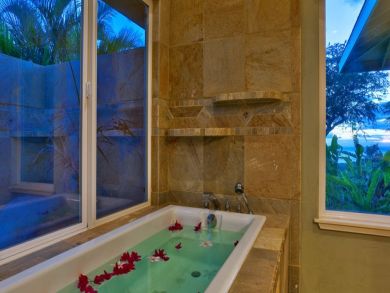 Bathroom with Soaking Tub